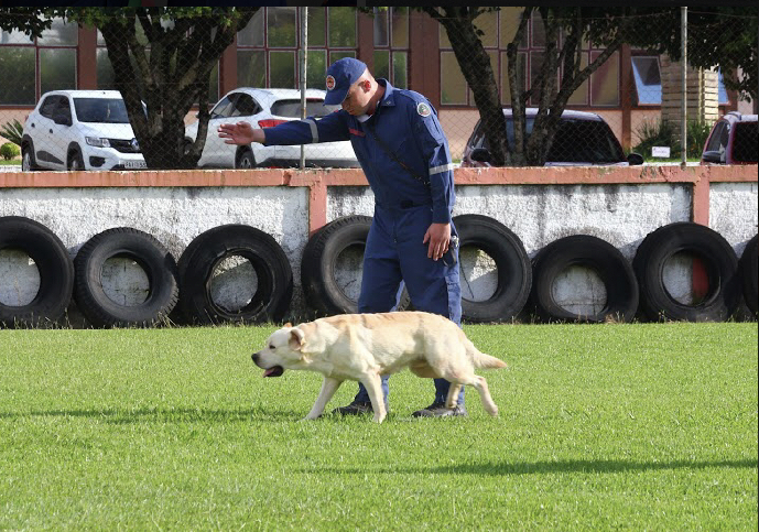 Soldado Rangel e Orion (Soldado Eduardo de Souza/Divulgação)